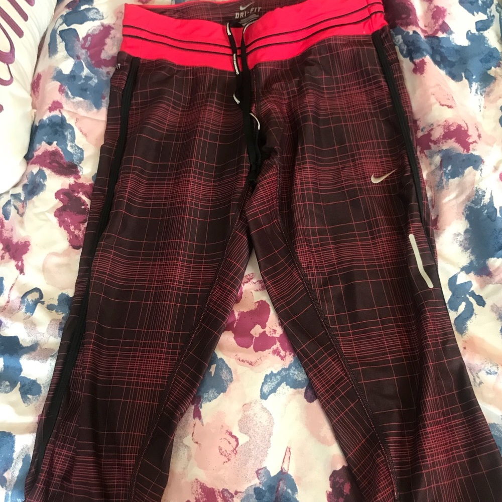 Nike Crops
